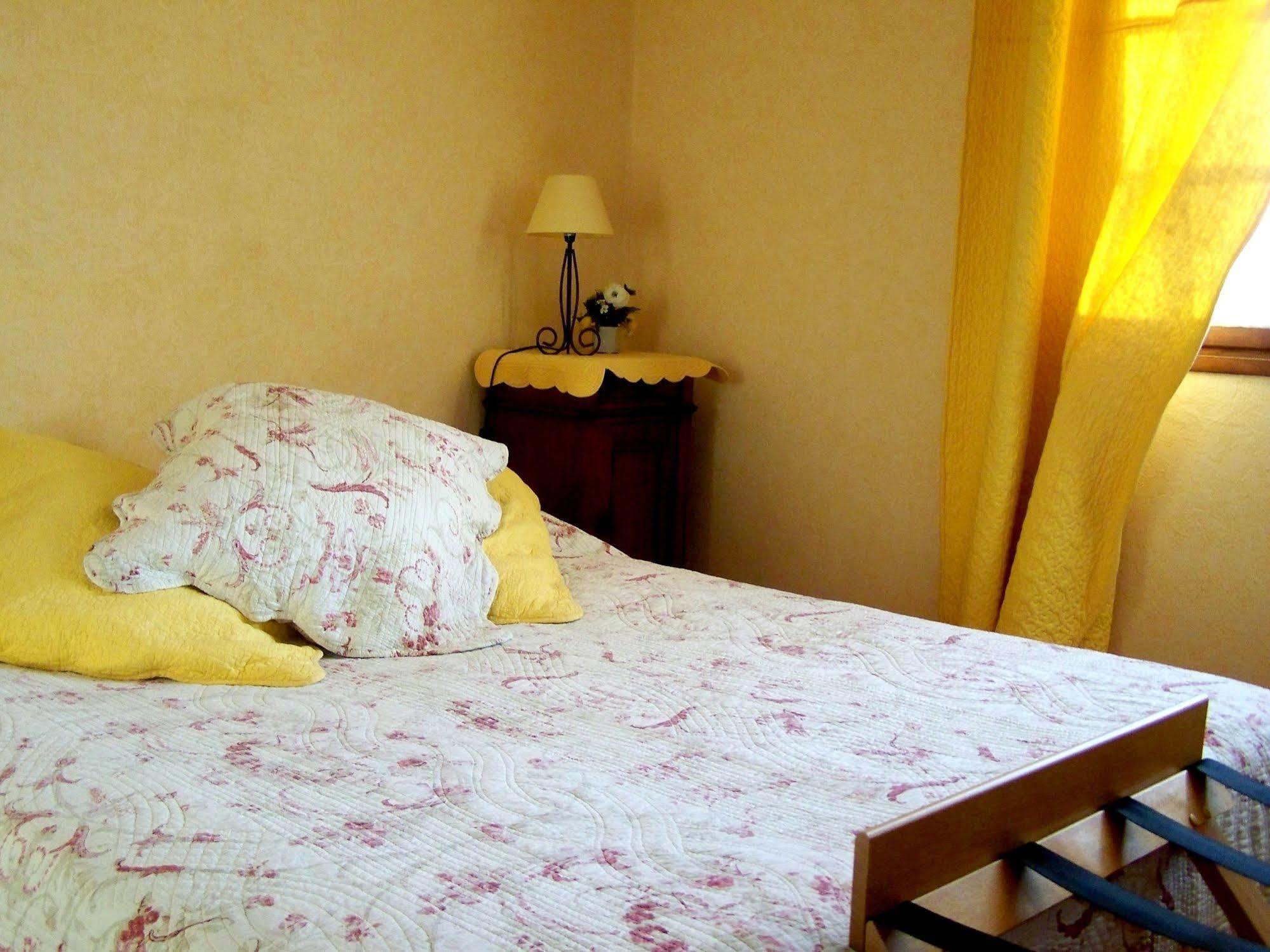 Auberge Lou Caleou Venejan Bagian luar foto